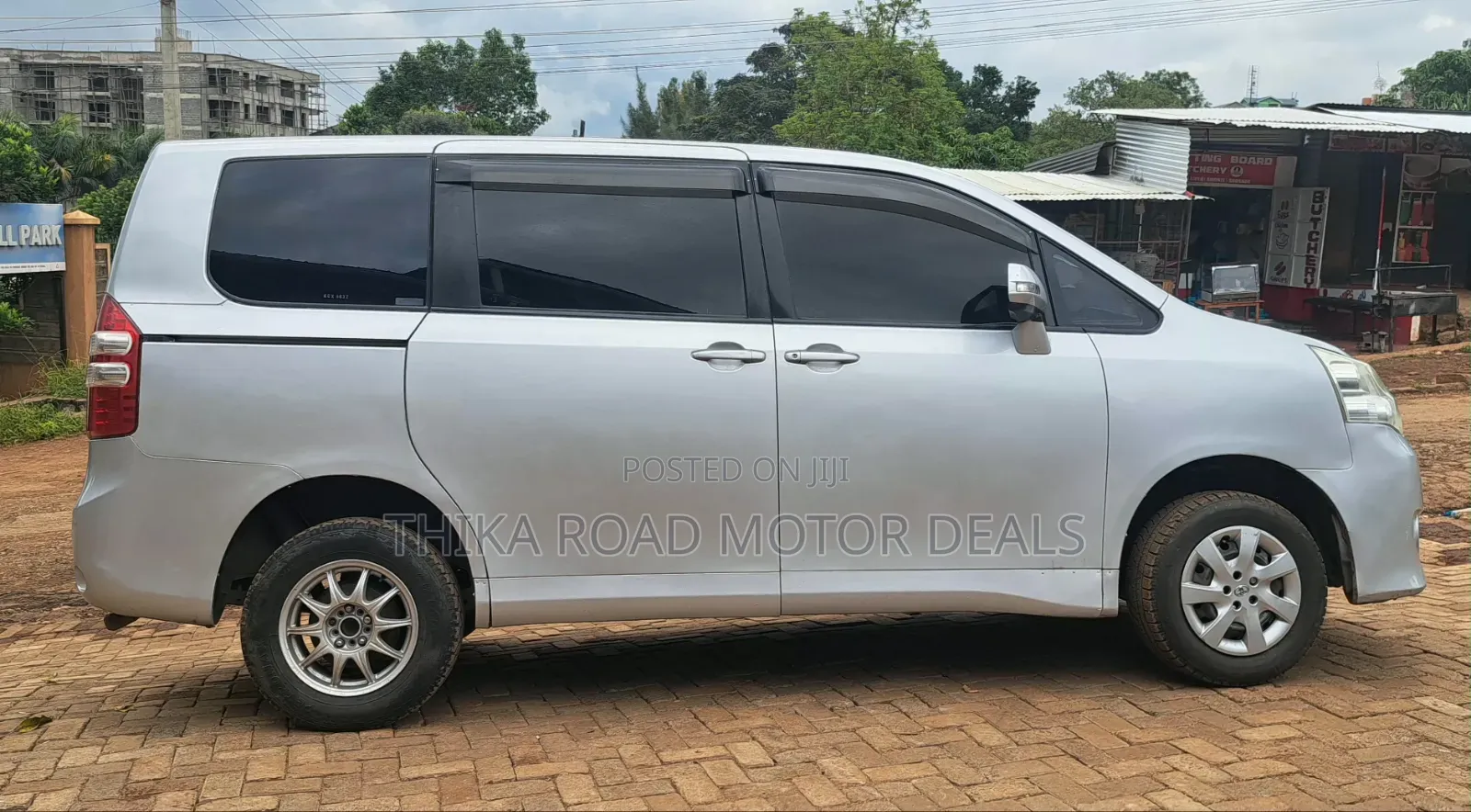 Toyota Noah 2012 Silver