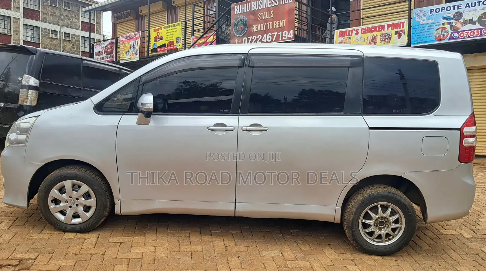 Toyota Noah 2012 Silver