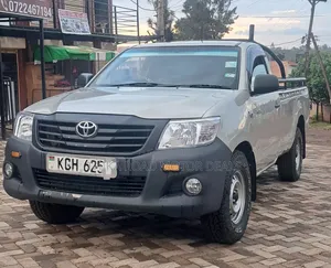 Toyota Hilux 2016 Gray