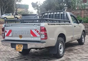 Toyota Hilux 2016 Gray
