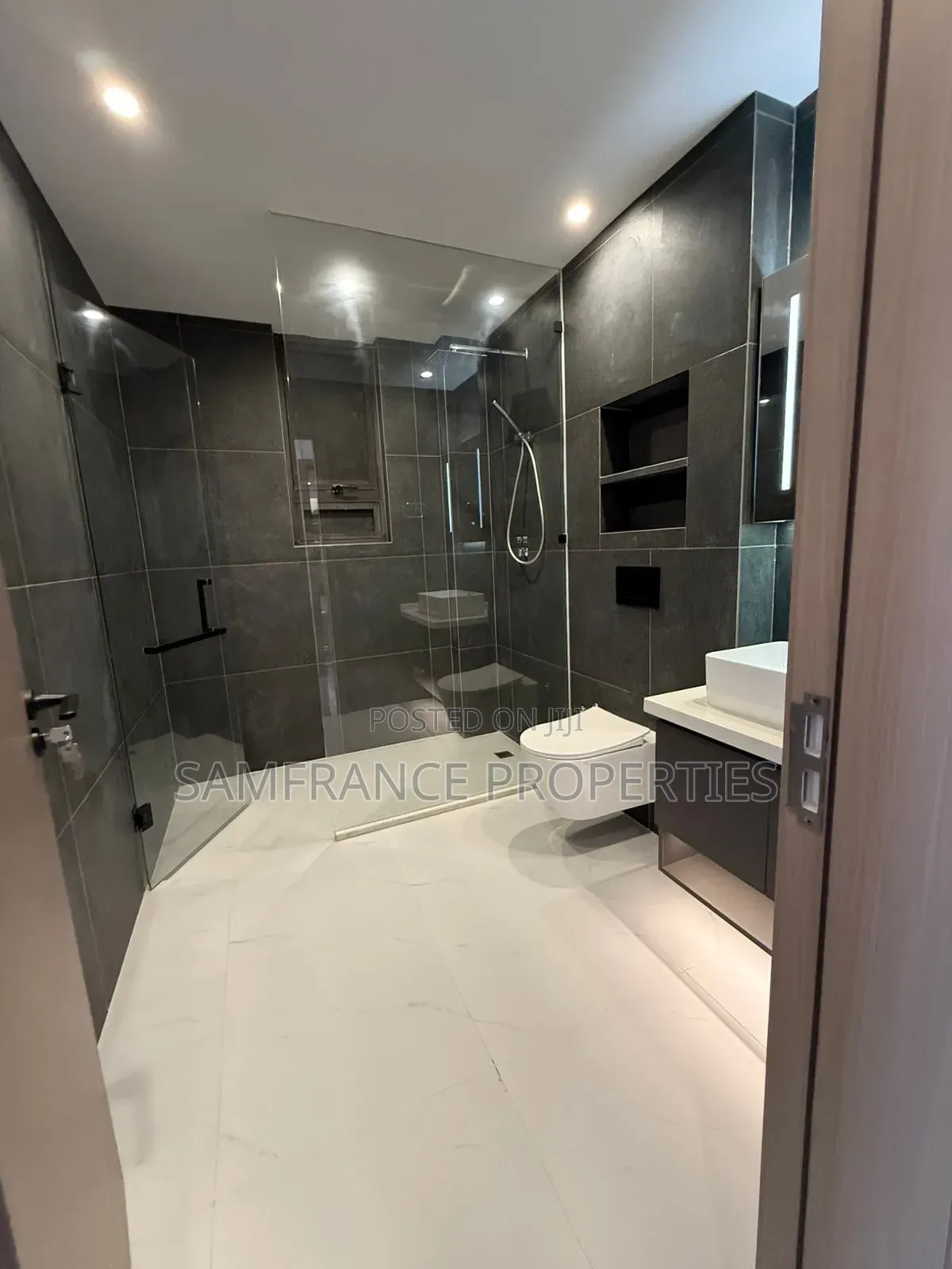 3bdrm Apartment in Nyali Beach Front for sale