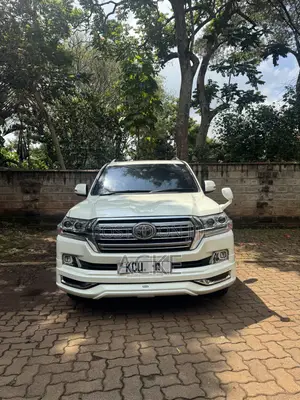 Toyota Land Cruiser 2018 White