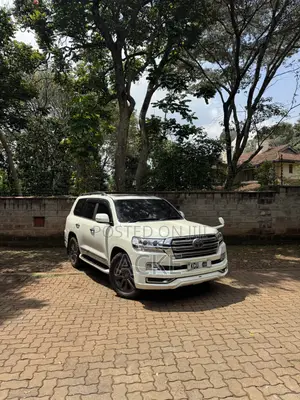 Toyota Land Cruiser 2018 White