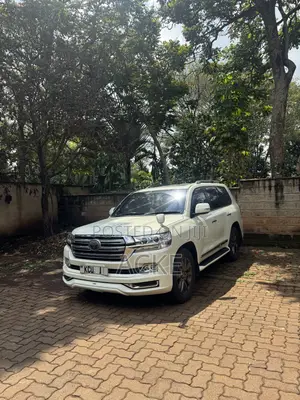 Toyota Land Cruiser 2018 White