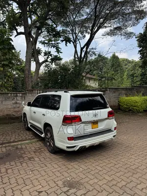Toyota Land Cruiser 2018 White