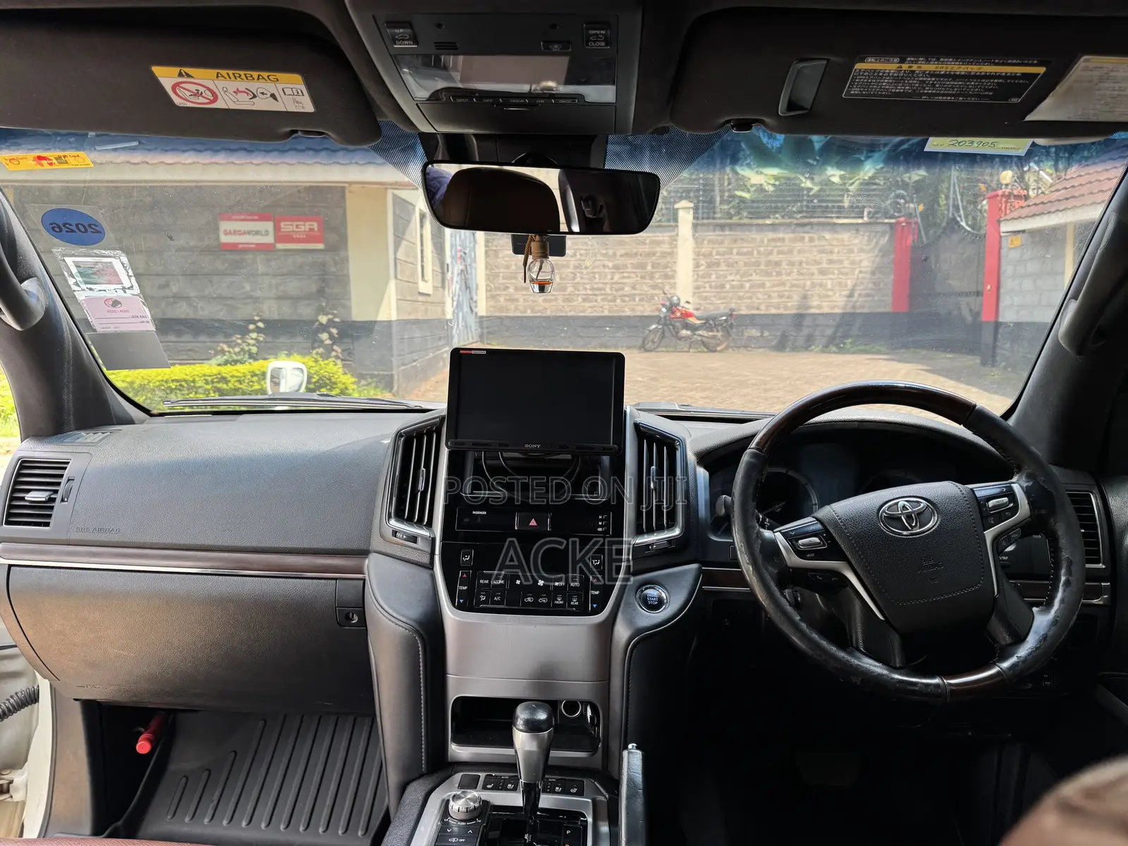 Toyota Land Cruiser 2018 White