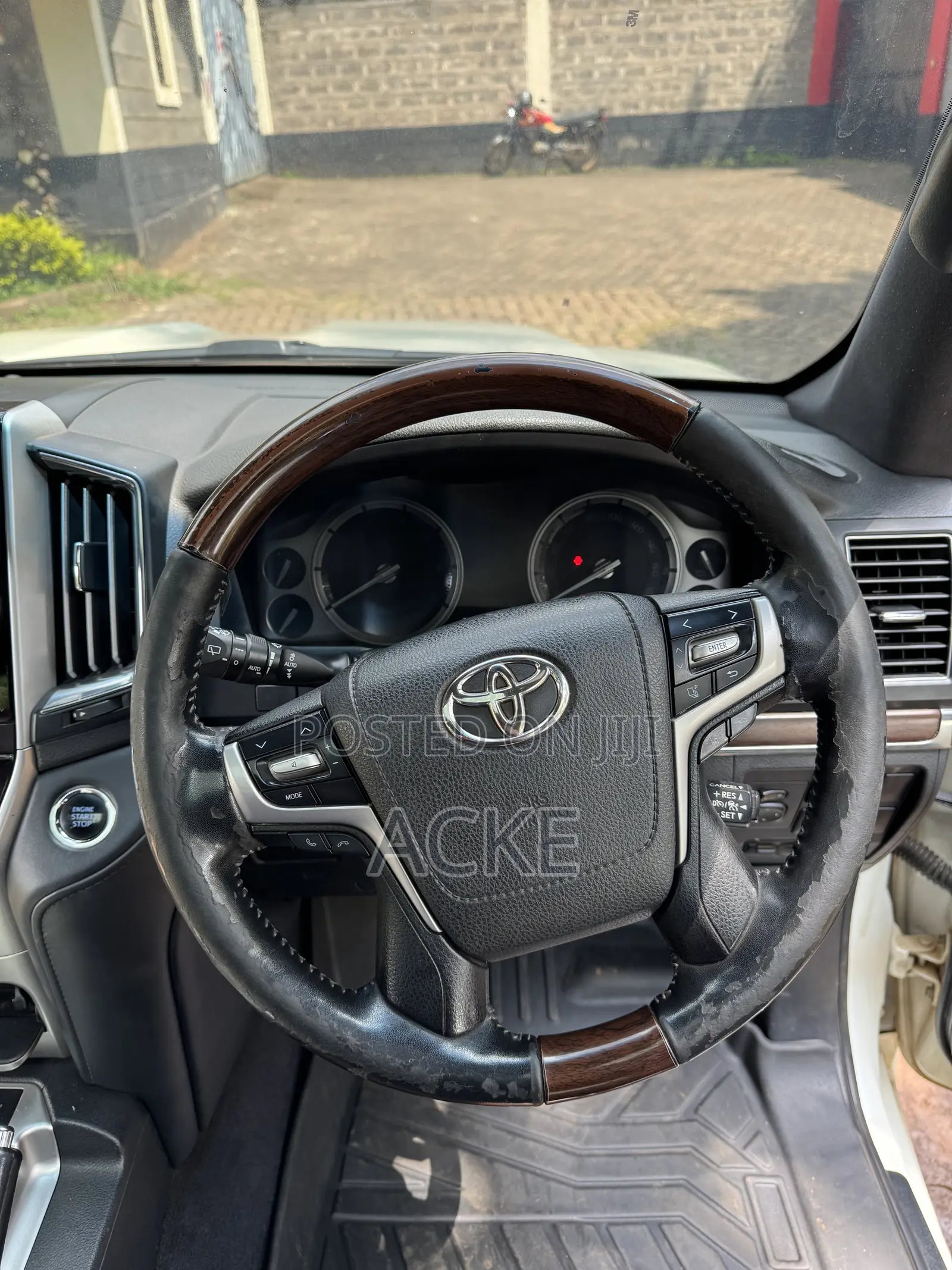 Toyota Land Cruiser 2018 White