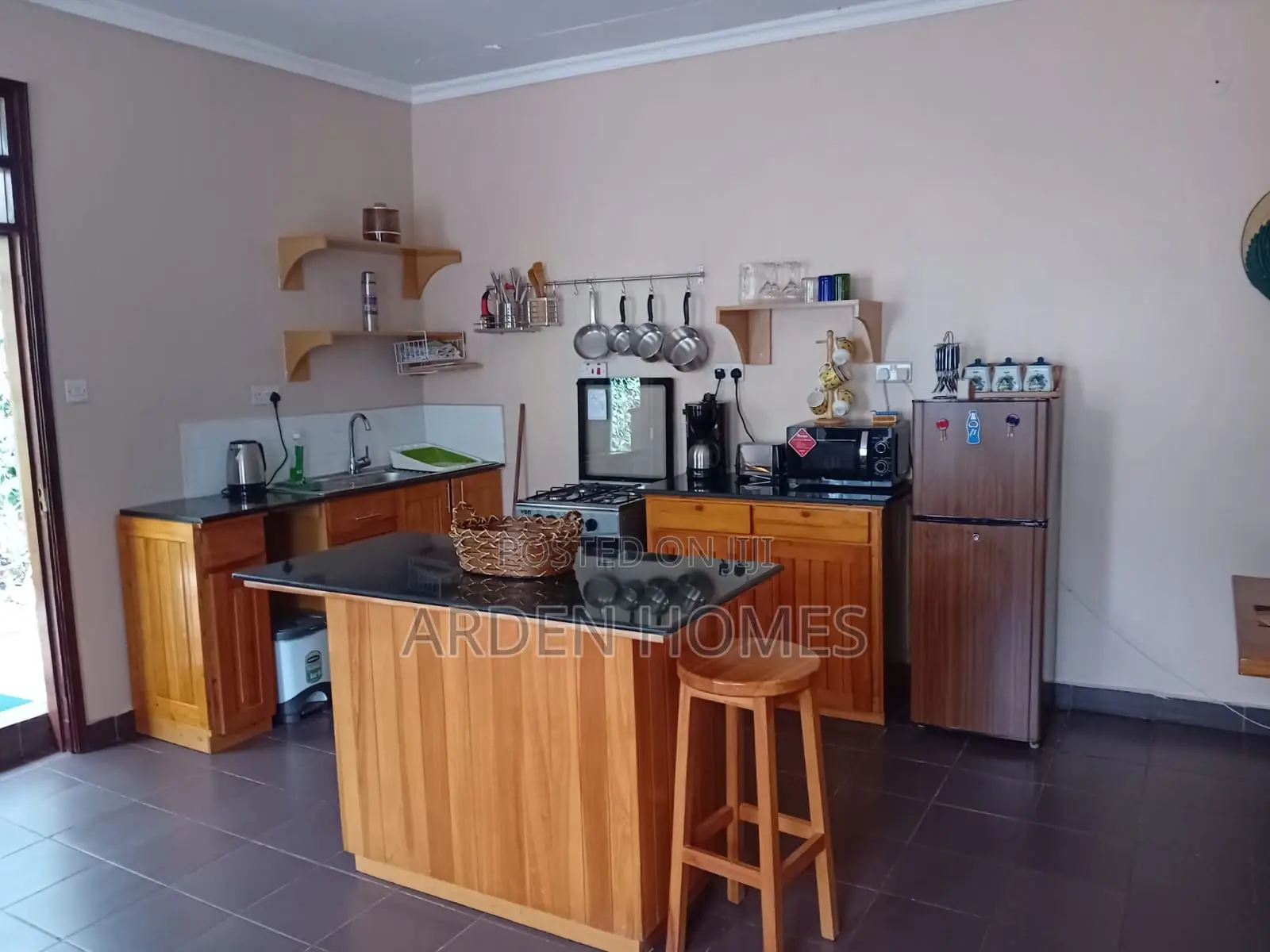 Furnished 1bdrm Condo in Karen C for rent