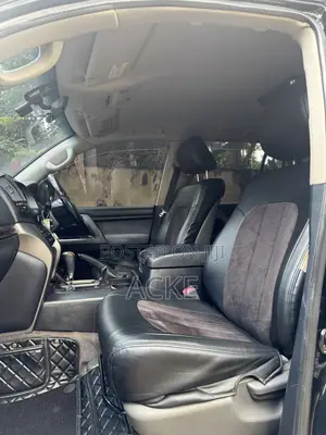 Toyota Land Cruiser 2010 Black