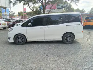 Toyota Noah 2019 White