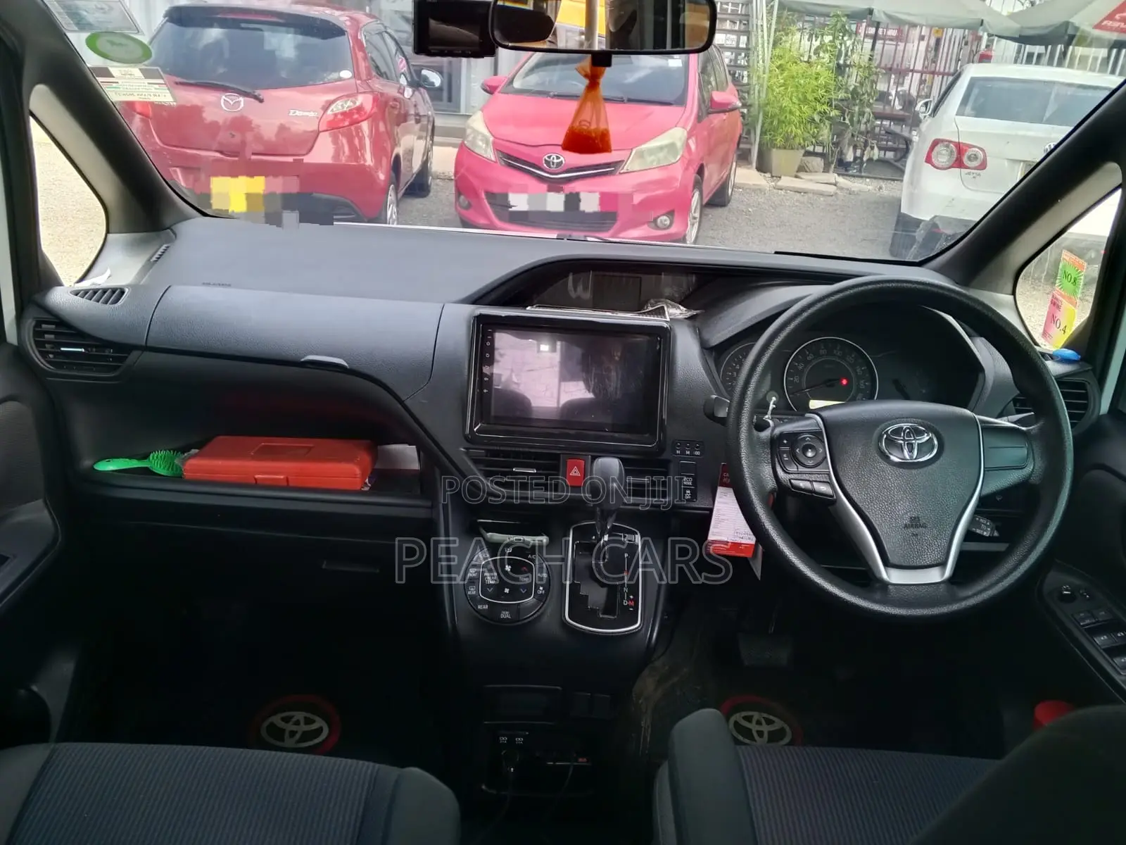 Toyota Noah 2019 White