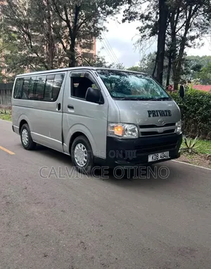 Toyota HiAce 2014 Silver