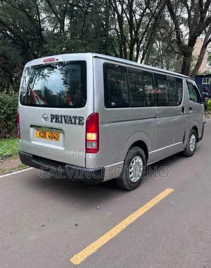 Toyota HiAce 2014 Silver