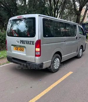 Toyota HiAce 2014 Silver