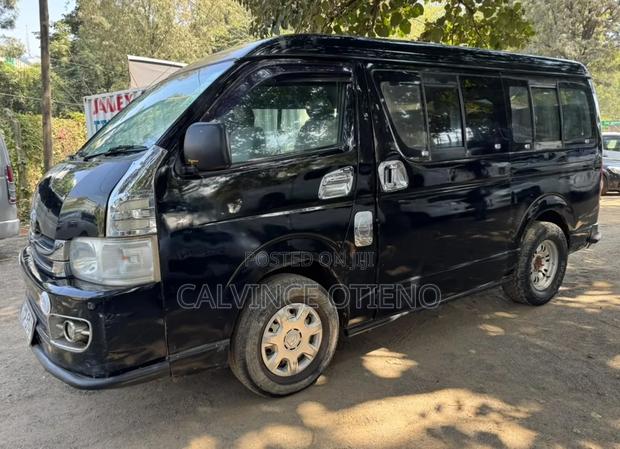 Toyota HiAce 2010 Black - thumbnail 2