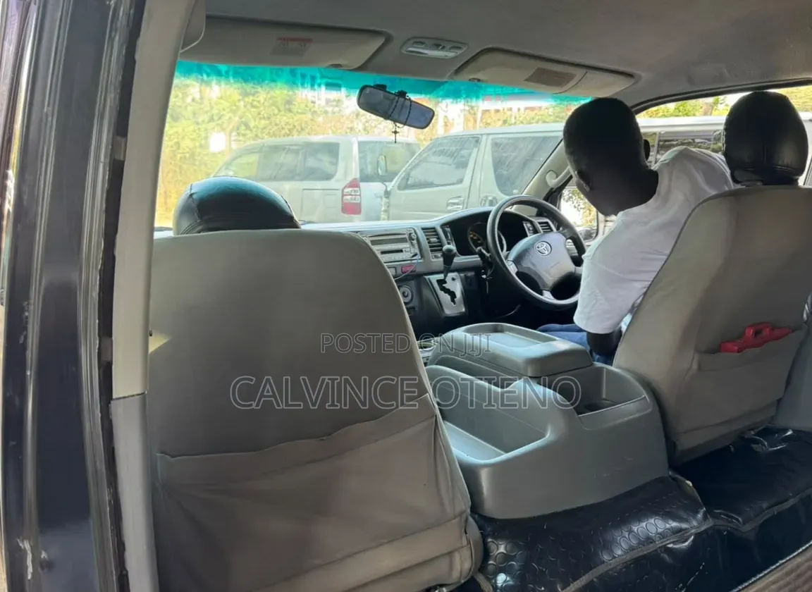 Toyota HiAce 2010 Black