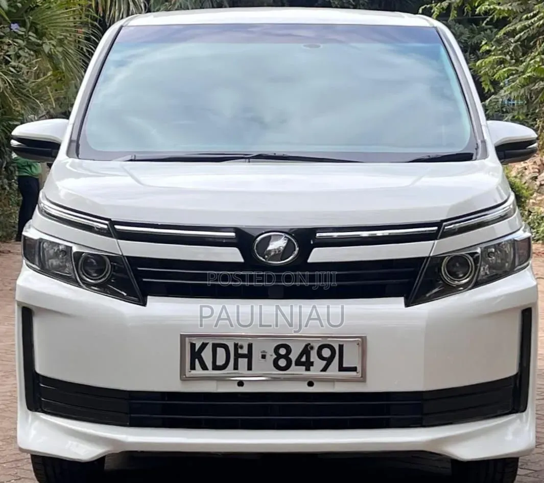 Toyota Voxy 2016 White