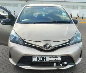 Toyota Vitz 2015 Gray
