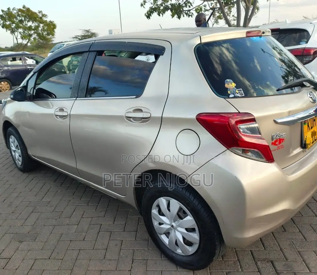 Toyota Vitz 2015 Gray