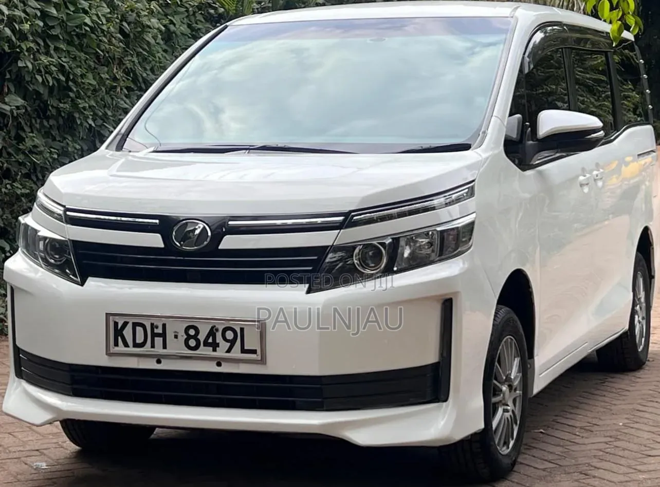 Toyota Voxy 2016 White