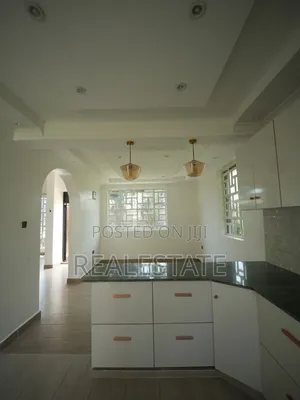4bdrm Maisonette in Membley Estate for sale