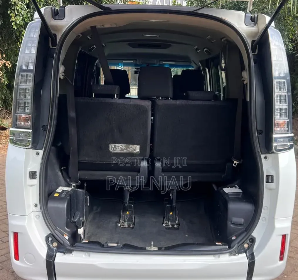 Toyota Voxy 2016 White