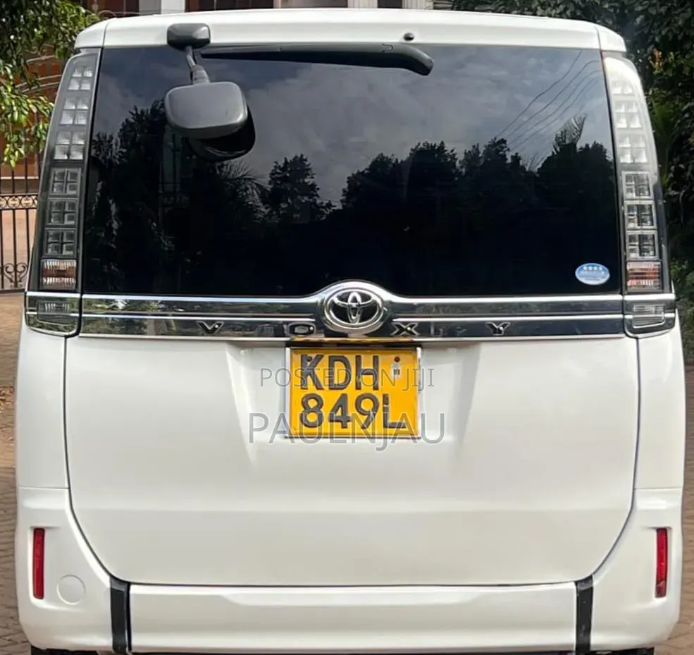 Toyota Voxy 2016 White