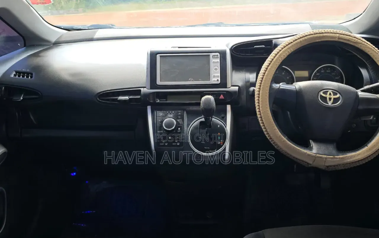 Toyota Wish 2011 Blue