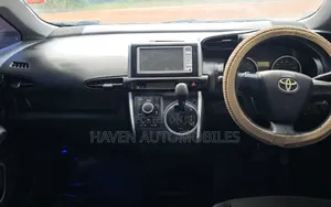 Toyota Wish 2011 Blue