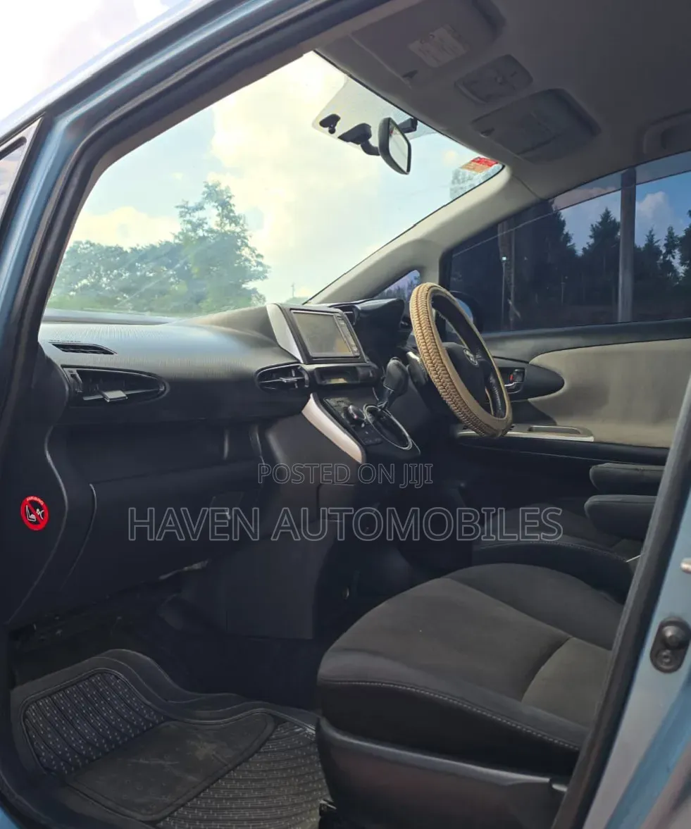 Toyota Wish 2011 Blue