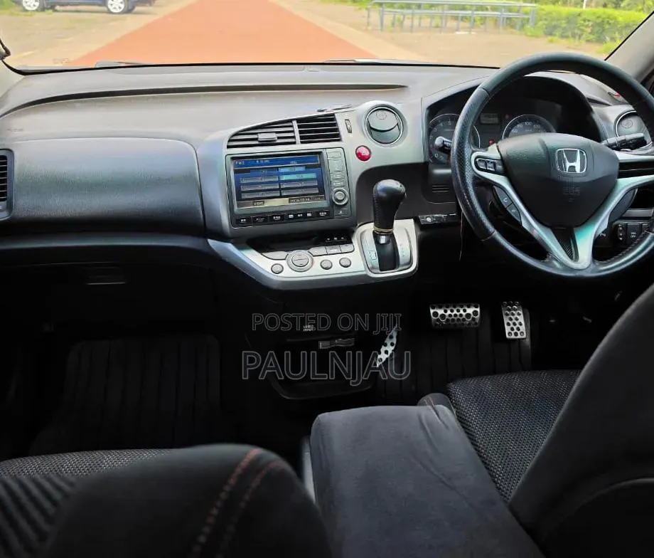 Honda Stream 2011