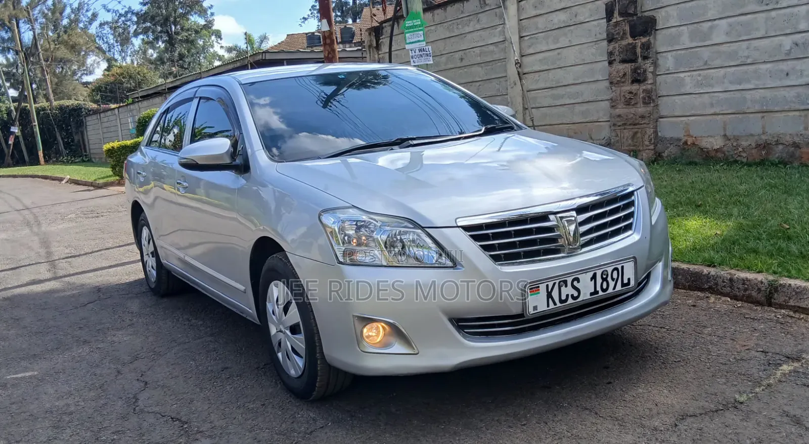 Toyota Premio 2013 Silver