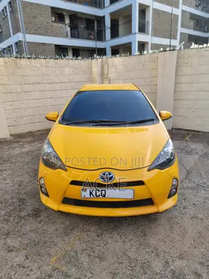 Toyota Aqua 2012 Yellow