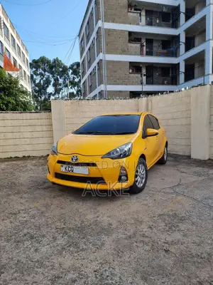 Toyota Aqua 2012 Yellow