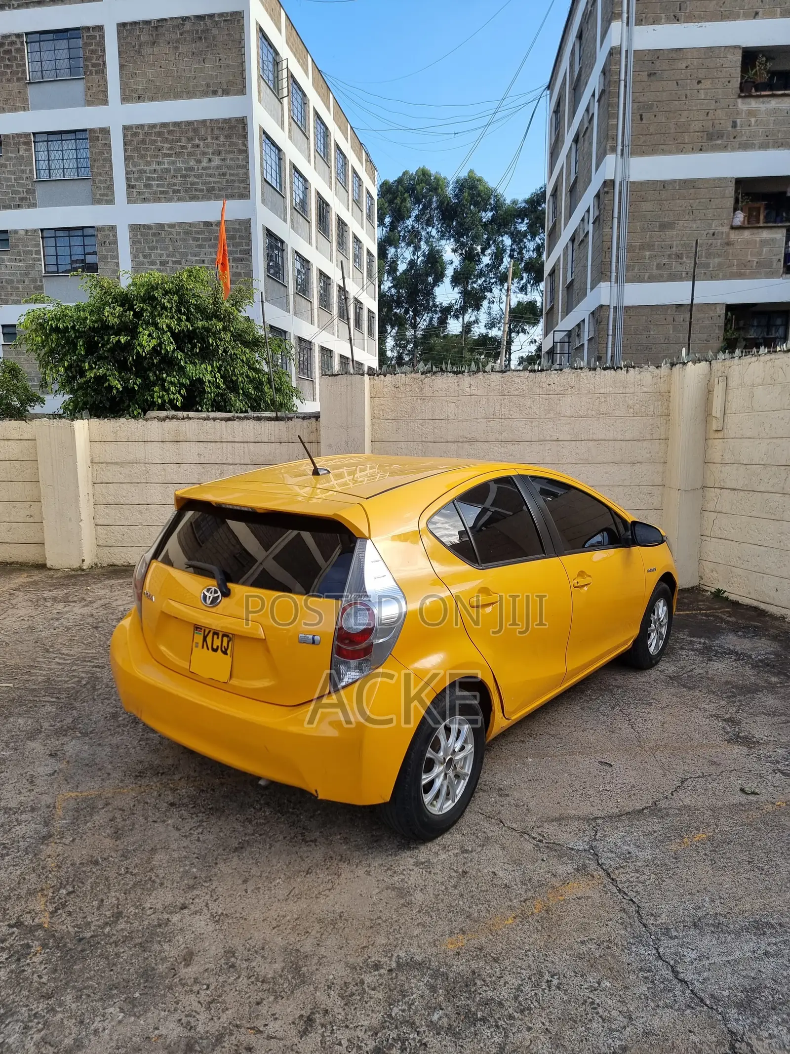 Toyota Aqua 2012 Yellow