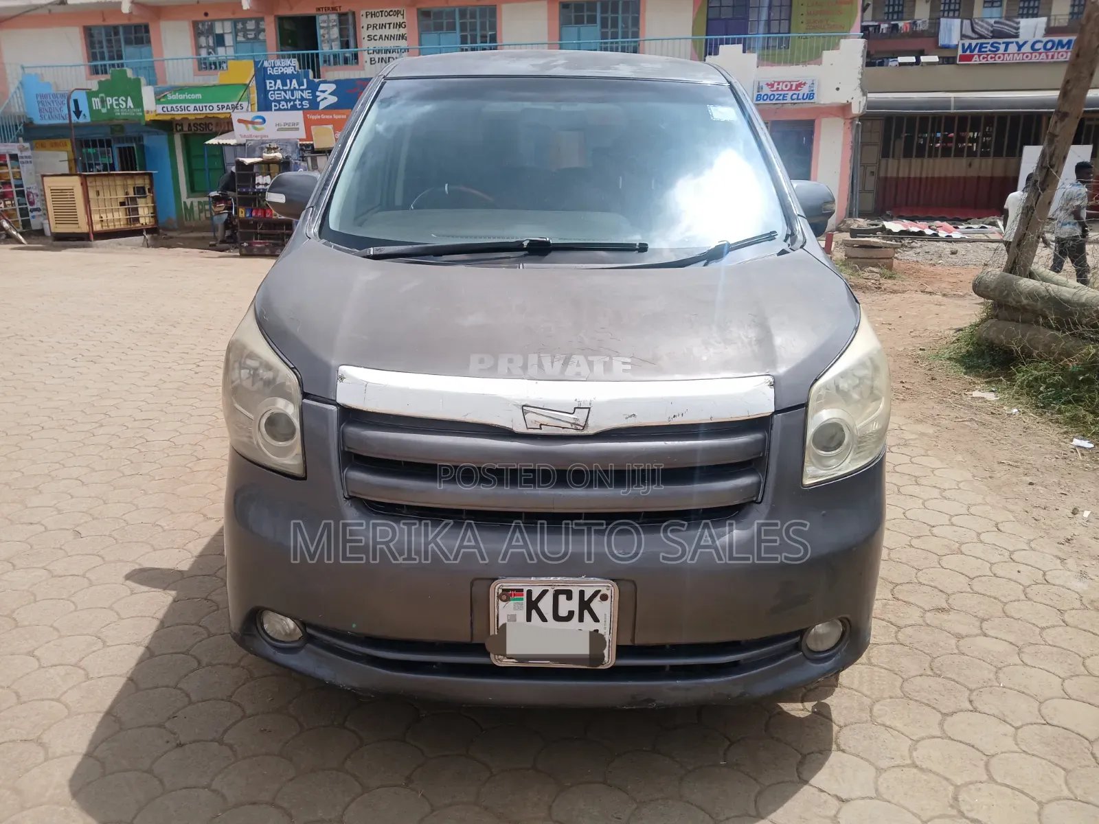Toyota Noah 2010 Gray