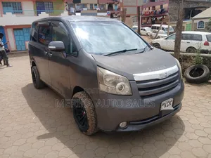 Toyota Noah 2010 Gray