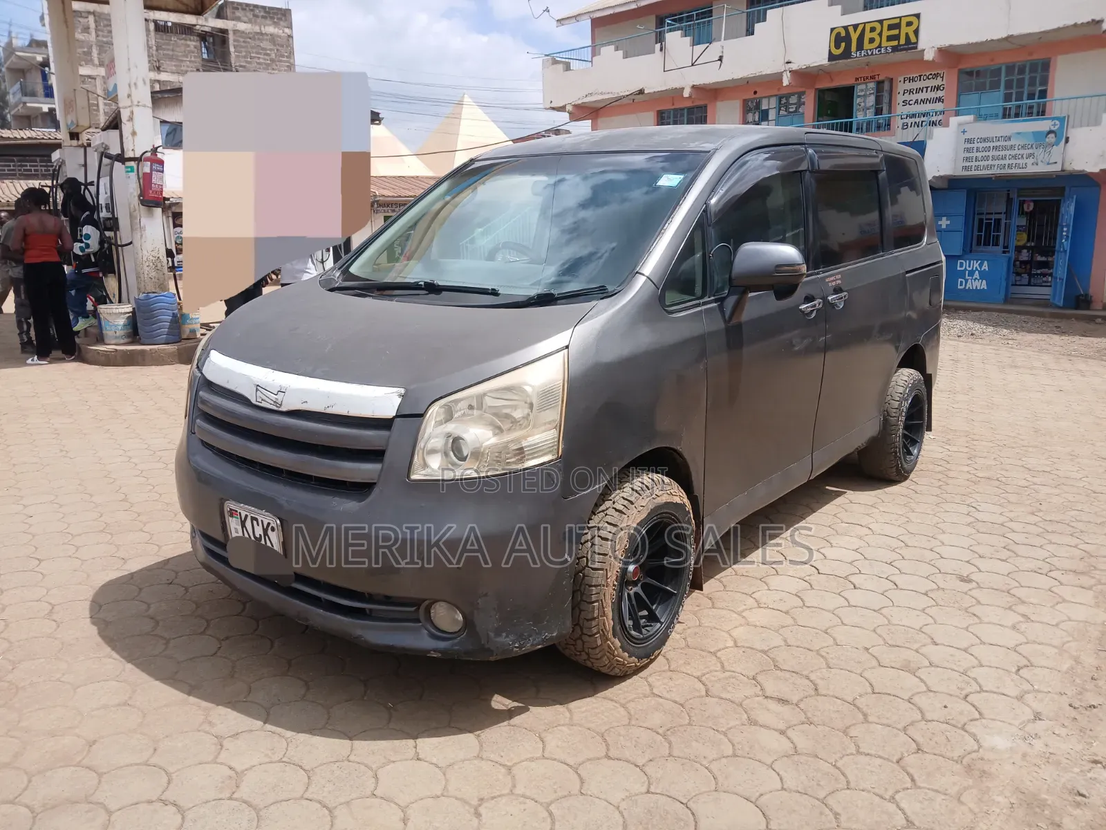 Toyota Noah 2010 Gray
