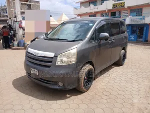 Toyota Noah 2010 Gray