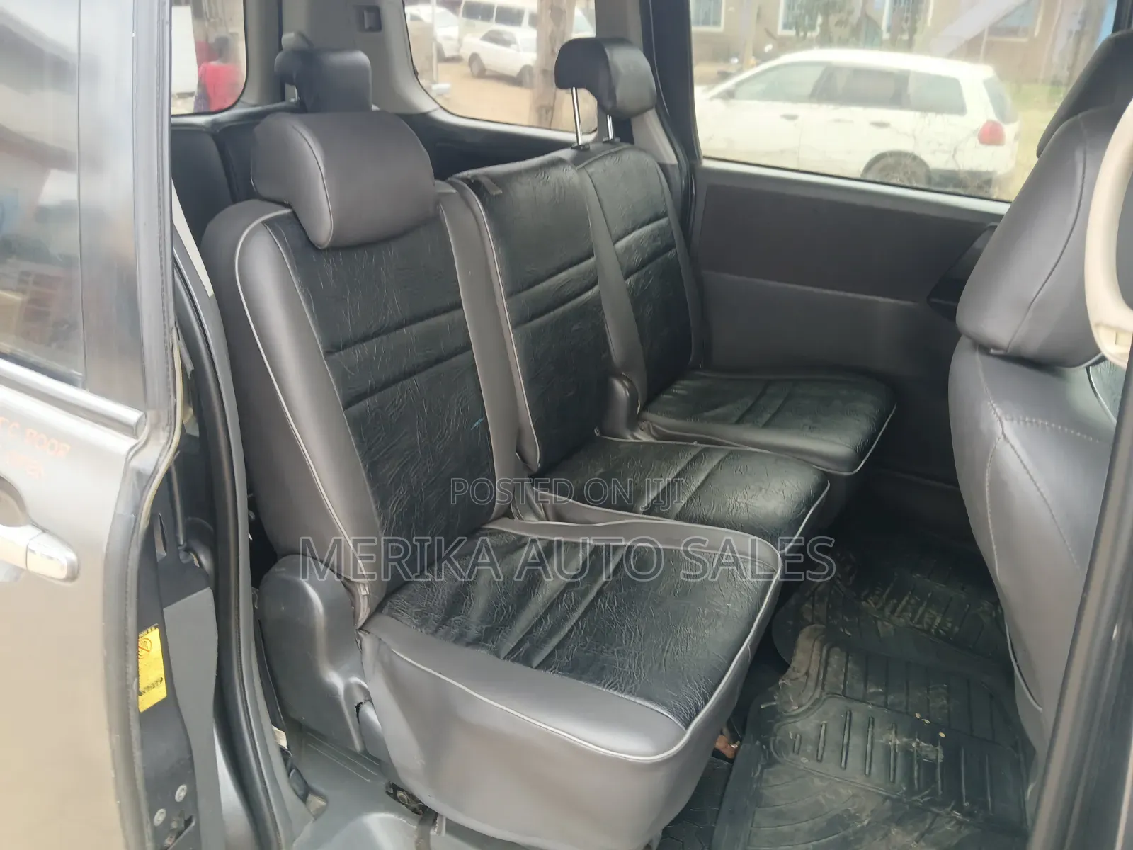 Toyota Noah 2010 Gray