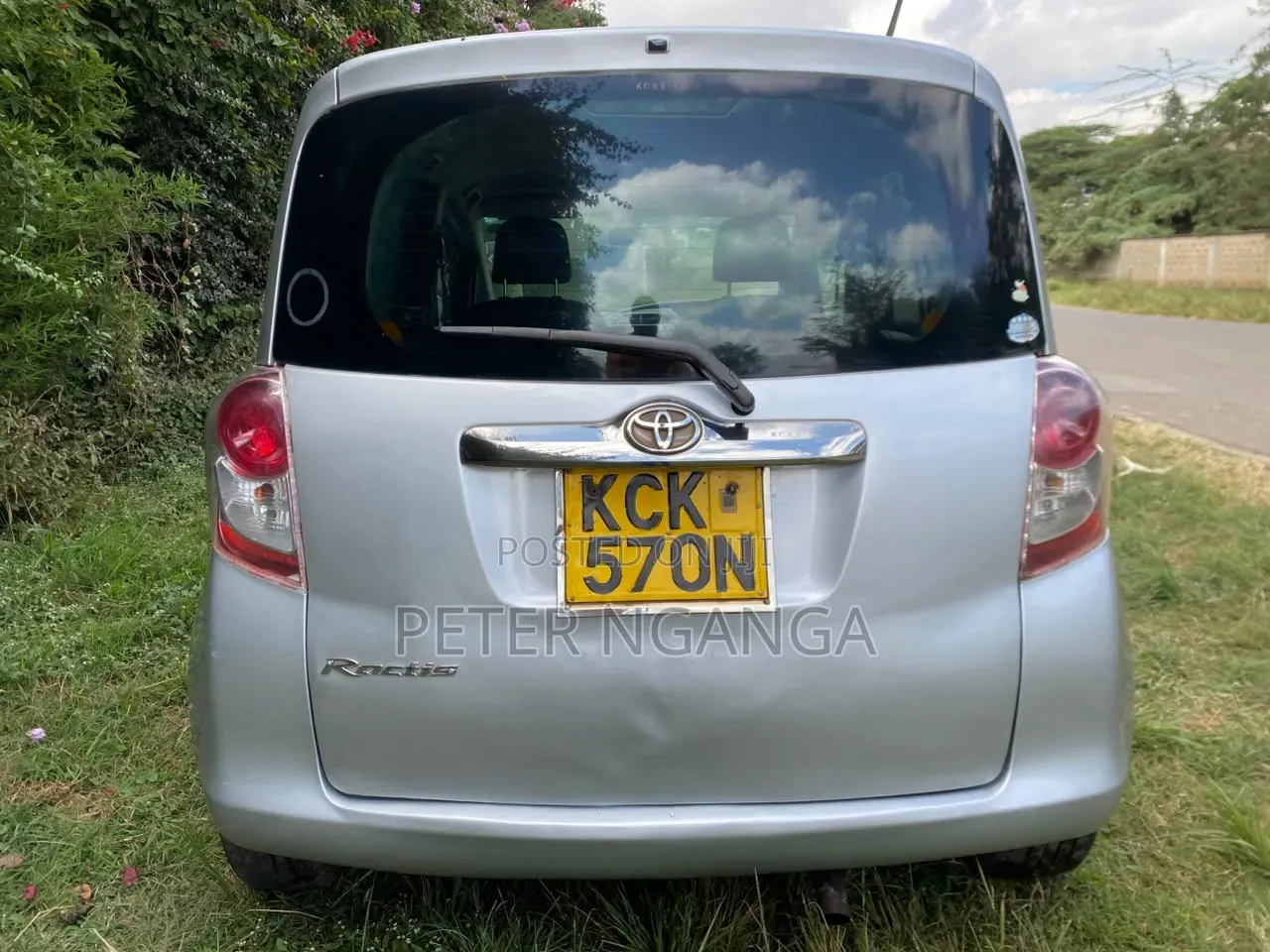 Toyota Ractis 2009 Silver