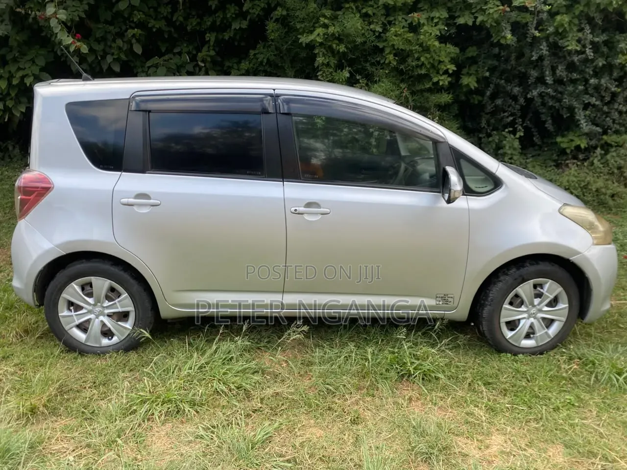 Toyota Ractis 2009 Silver