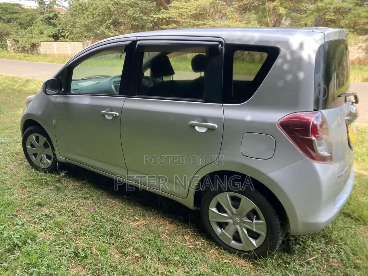 Toyota Ractis 2009 Silver