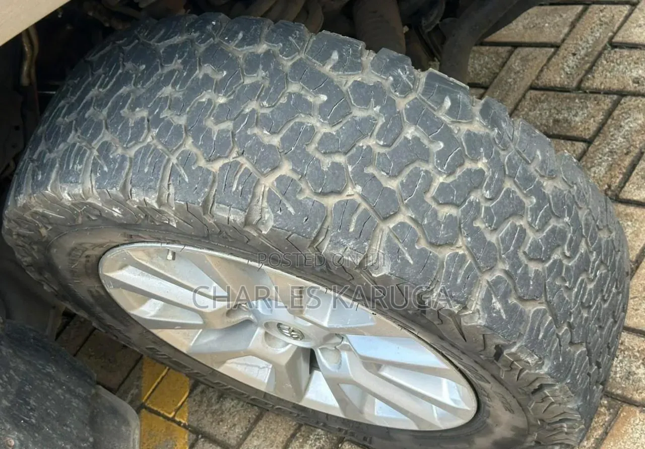 Toyota Land Cruiser Prado 2017 Gray