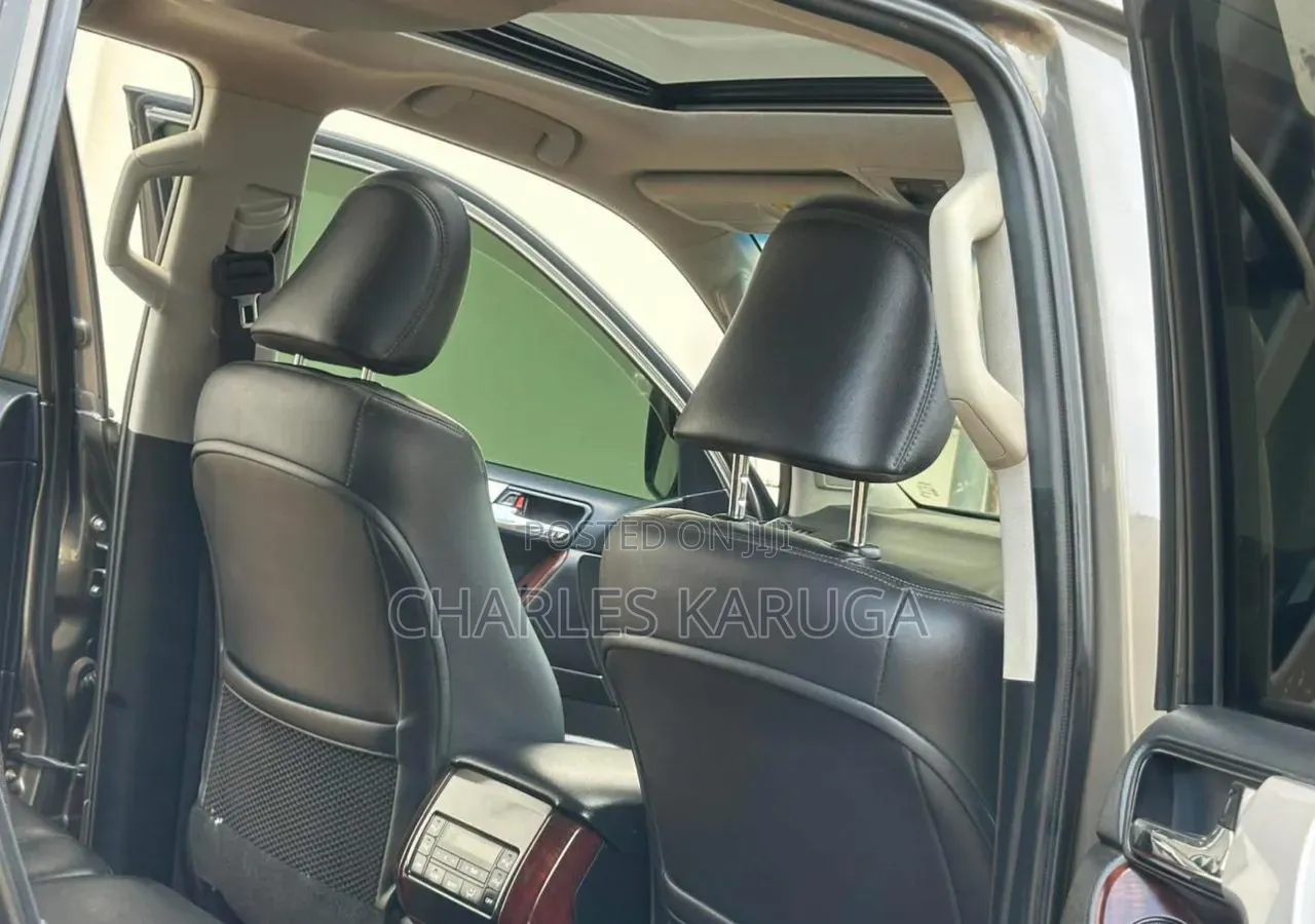 Toyota Land Cruiser Prado 2017 Gray