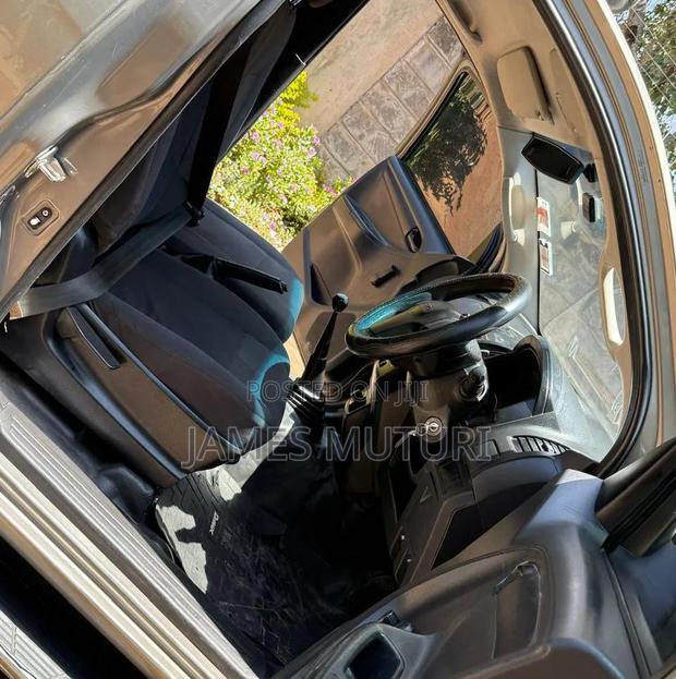Isuzu D-MAX 2019 Gray - thumbnail 6