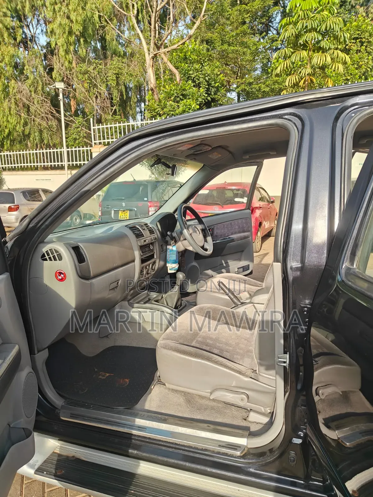 Isuzu D-MAX 2005 Black