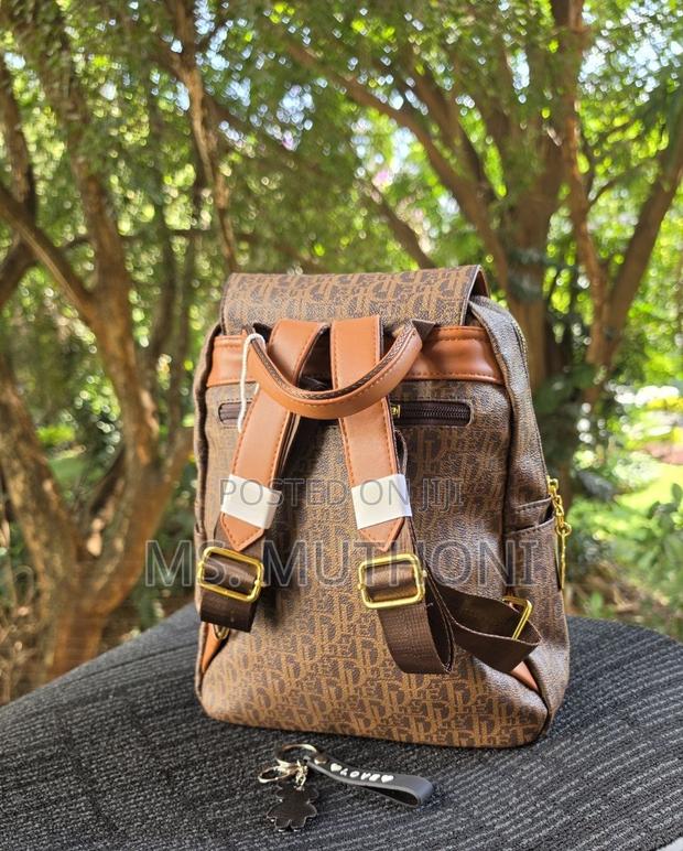 Casual Unisex Waterproof Backpack - thumbnail 3