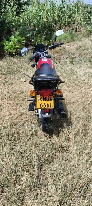 Bajaj Boxer 125 2025 Red