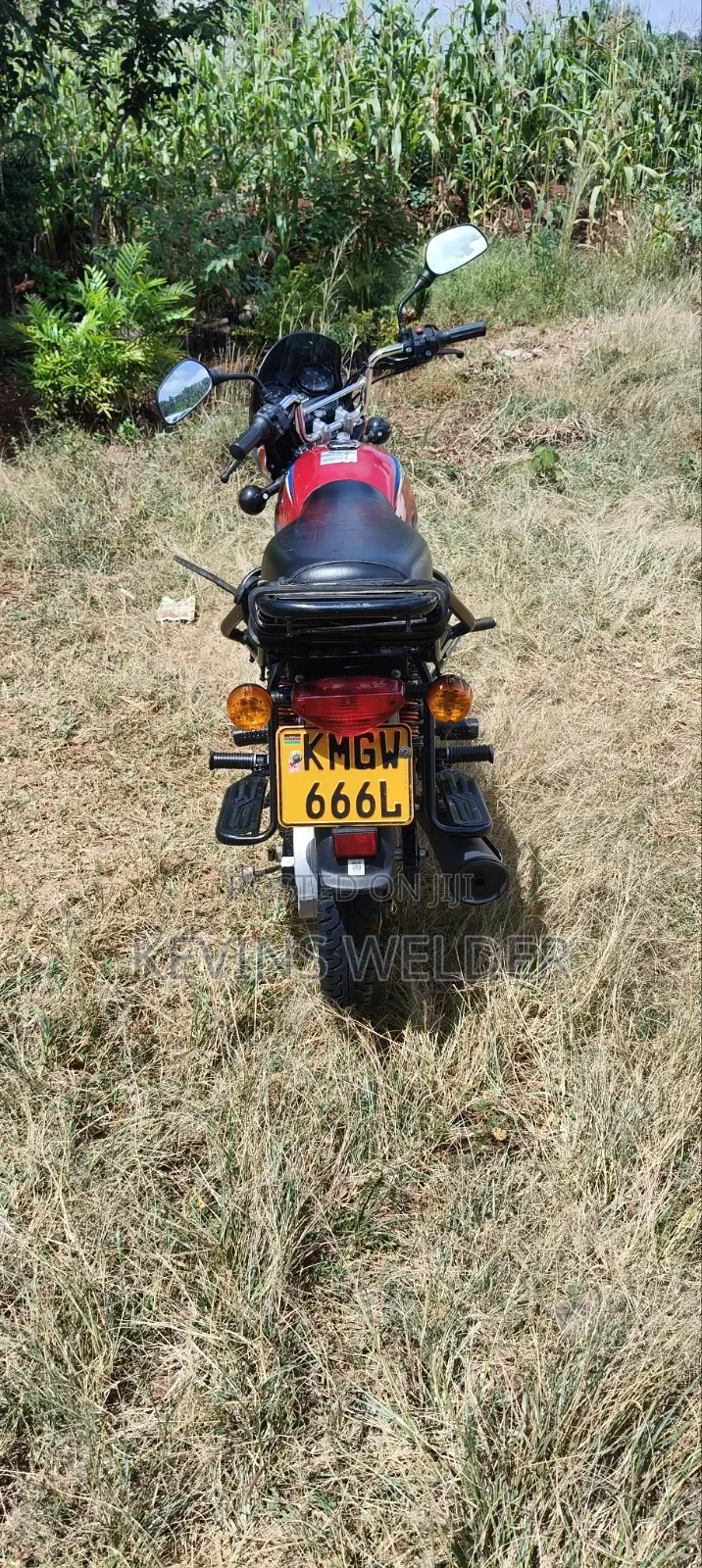 Bajaj Boxer 125 2025 Red